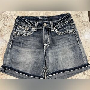 Size 27 Grace in la shorts